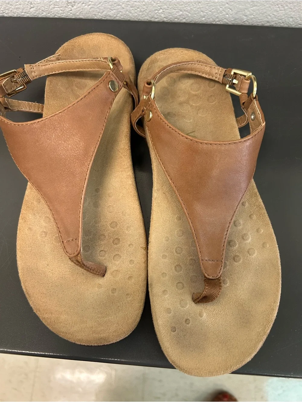 Vionic Kirra Brown Leather T-Strap Women's Sandals 7